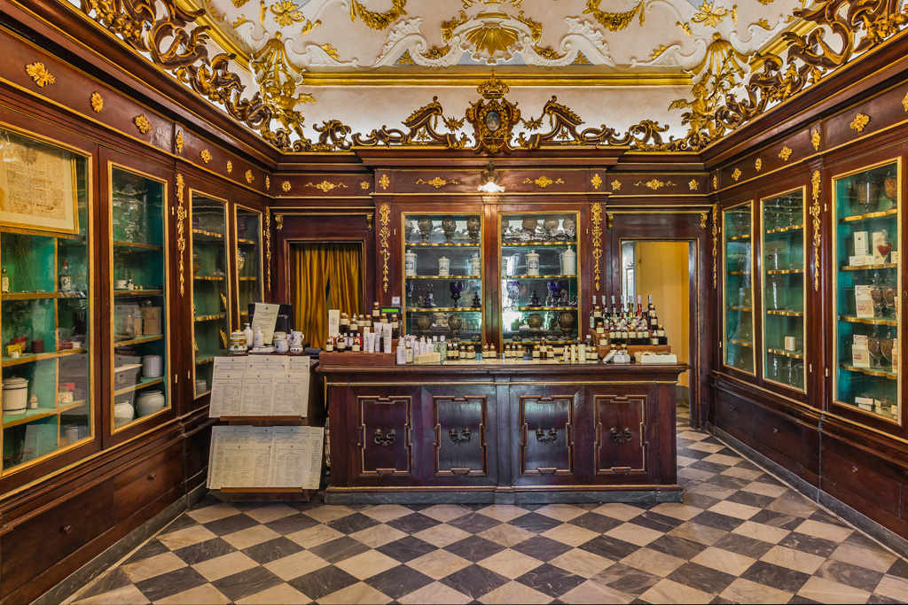 Firenze, Officina Profumo - Farmaceutica di Santa Maria Novella: l'antica spezieria seicentesca.