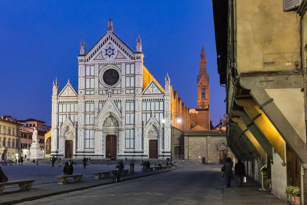 Firenze: Piazza Santa Croce e la Basilica di Santa Croce.