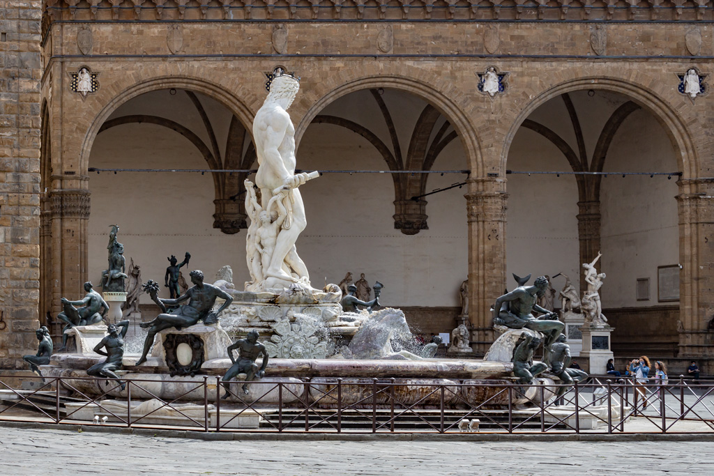 Firenze, Piazza della SIgnoria: La fontana del Nettuno o Fonte di Piazza, di Bartolomeo Ammannati e aiuti (tra i quali il Giambologna).