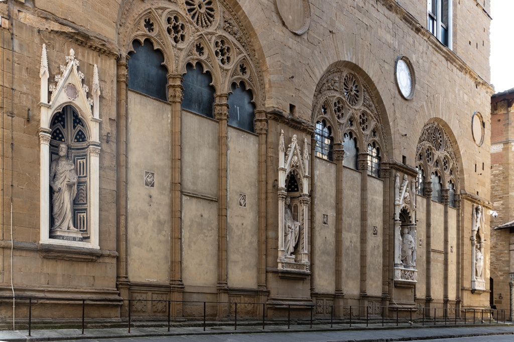 Chiesa di Orsanmichele: facciata laterale.