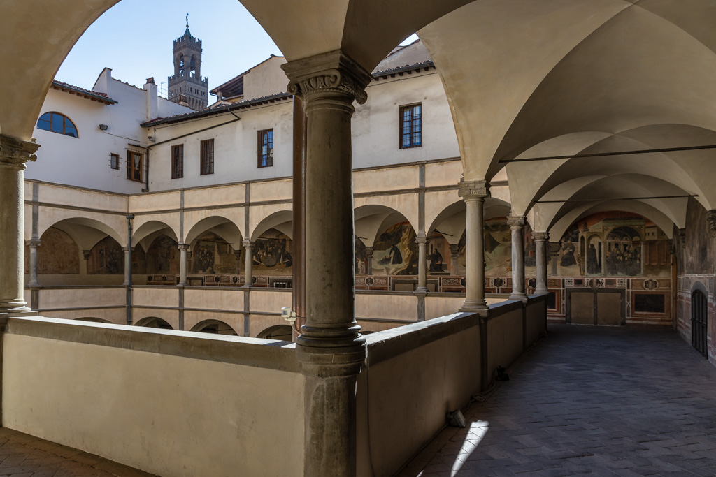 Badia Fiorentina (Abbazia di Santa Maria): Il chiostro degli Aranci, affrescato in epoca rinascimentale da Giovanni di Consalvo (1436-9).